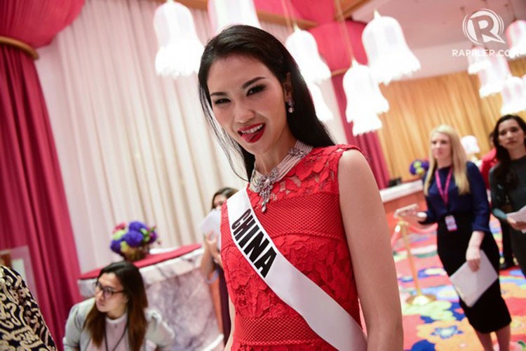 Thi sinh Miss Universe dua nhau tao dang xau truoc ong kinh-Hinh-8